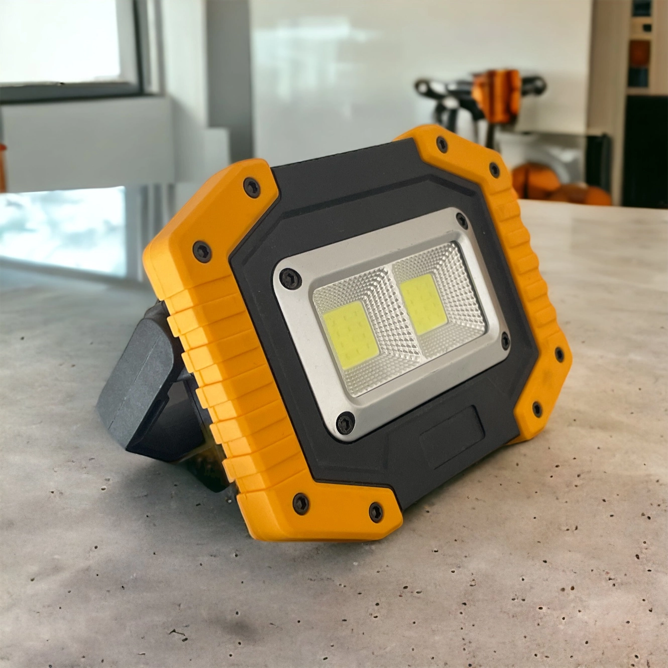 Mini projeMini projecteur chantier rechargeable Floodlight